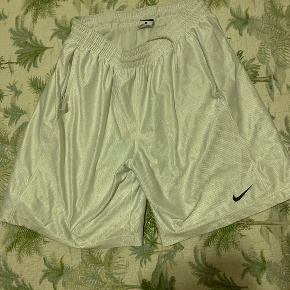 COPY - men’s nike white shorts - Picture 1 of 3